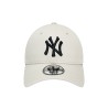 Gorra New Era New York Yankees Essential Stone 9FORTY Beige Negro