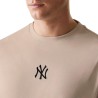 New Era Camiseta Oversized New York Yankees MLB League Essential Beige Negro