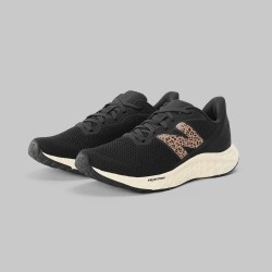 New Balance Zapatilla Fresh Foam Arishi V4 Negro Mujer