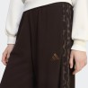 ADIDAS Pantalón Largo Seasonal Essentials Leopard Print French Terry Pants with 3-Stripes Marrón Aurora Coffe Mujer