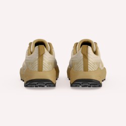 New Balance Zapatilla Trail Running Fresh Foam X Garoé V2 Beige Mujer