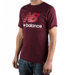 New Balance Camiserta Essentials Stacked Logo Tee Granate Hombre
